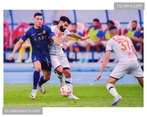 利雅得胜利迎战费哈 德比战攻防对决成焦点